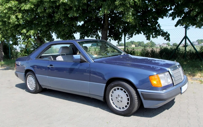 Mercedes-Benz W124 (1984-1993) cena 45000 przebieg: 126000, rok produkcji 1990 z Suchedniów małe 466